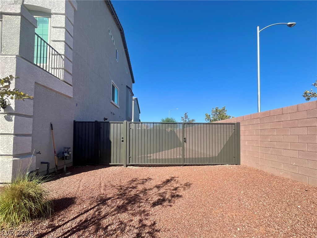 7707 Liberty Falls Street Property Photo 2