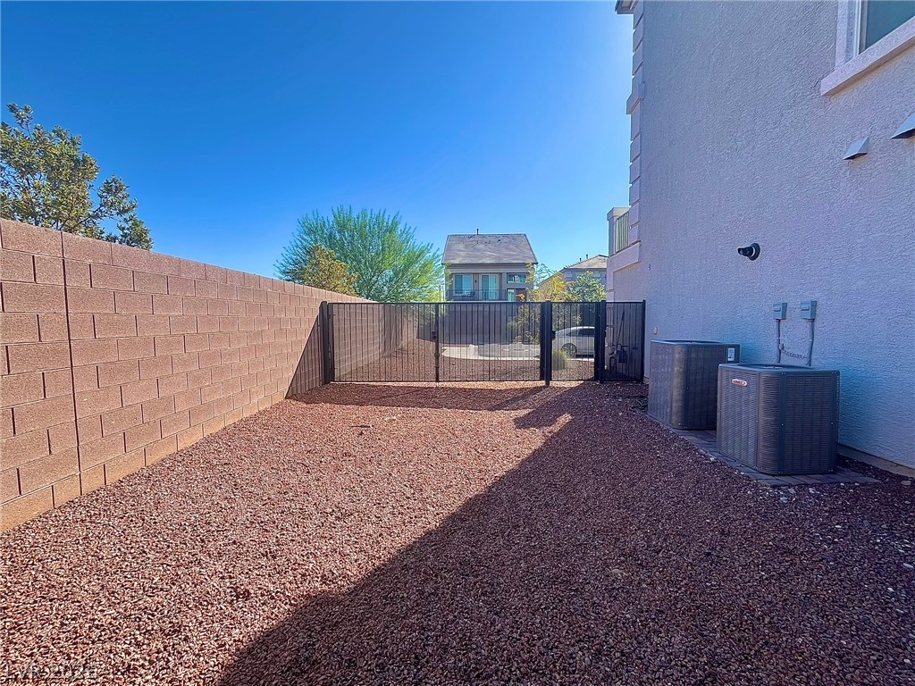 7707 Liberty Falls Street Property Photo 3