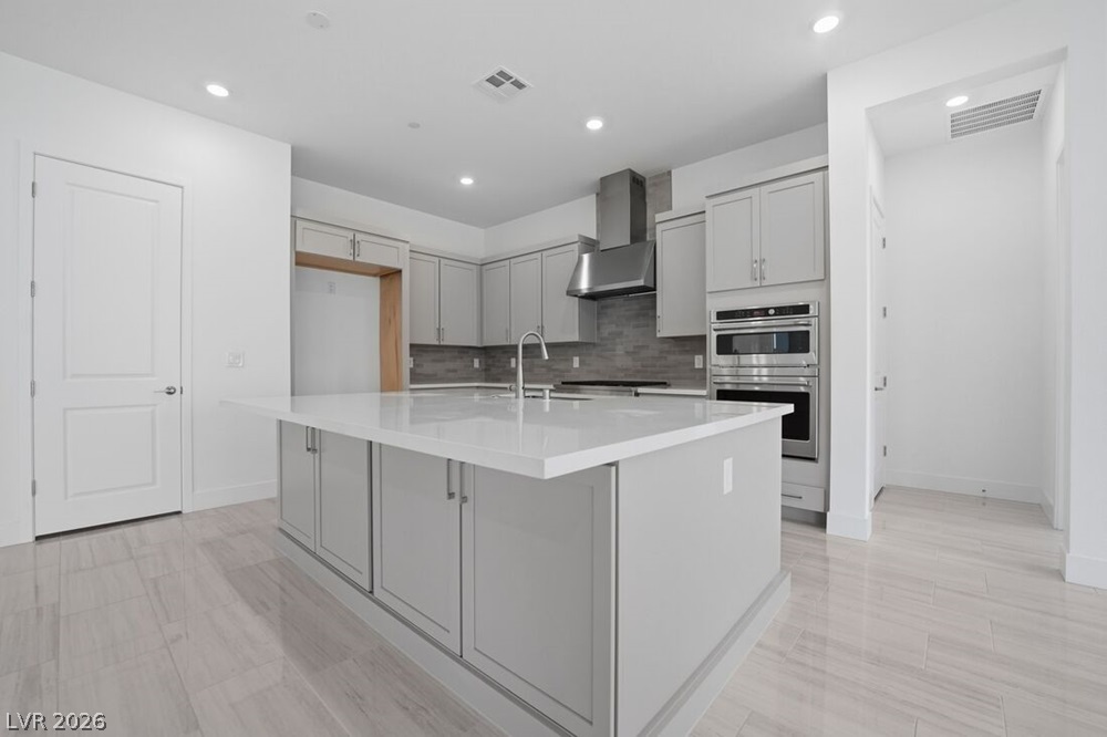 372 Tigullio Avenue Property Photo 2