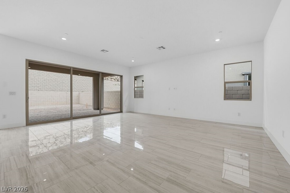 372 Tigullio Avenue Property Photo 3