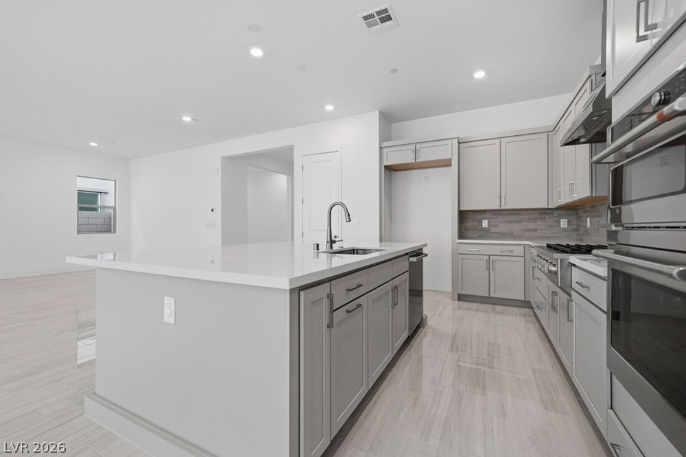 372 Tigullio Avenue Property Photo 6