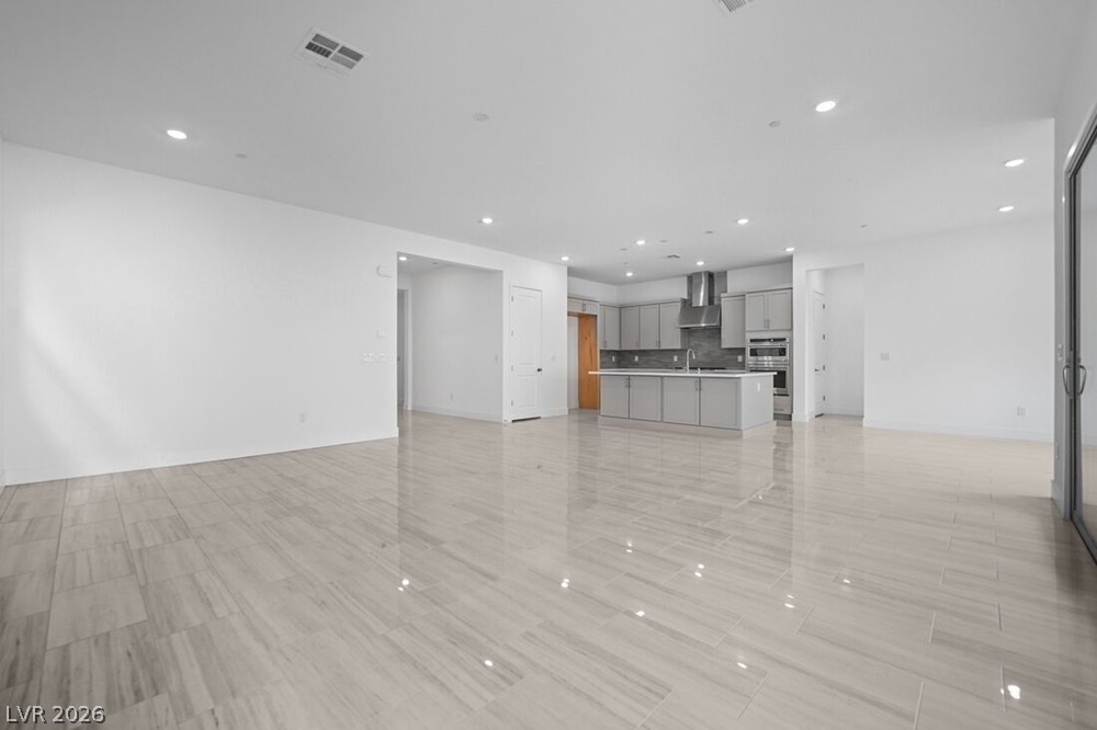 372 Tigullio Avenue Property Photo 8