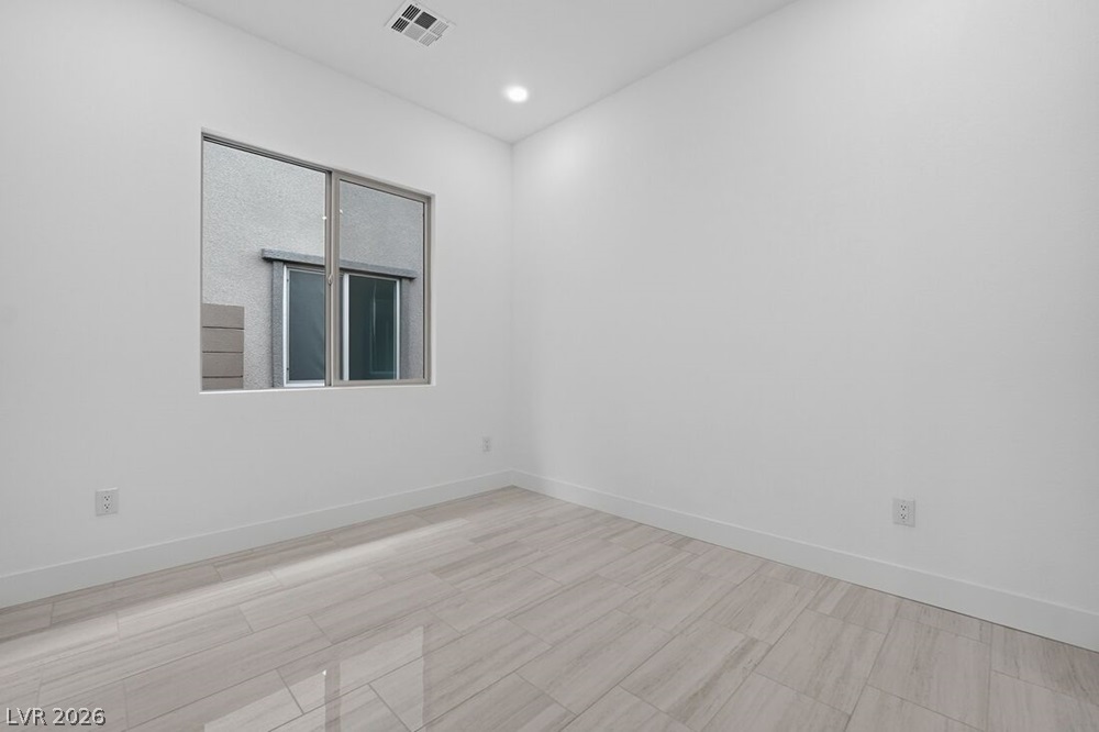 372 Tigullio Avenue Property Photo 9
