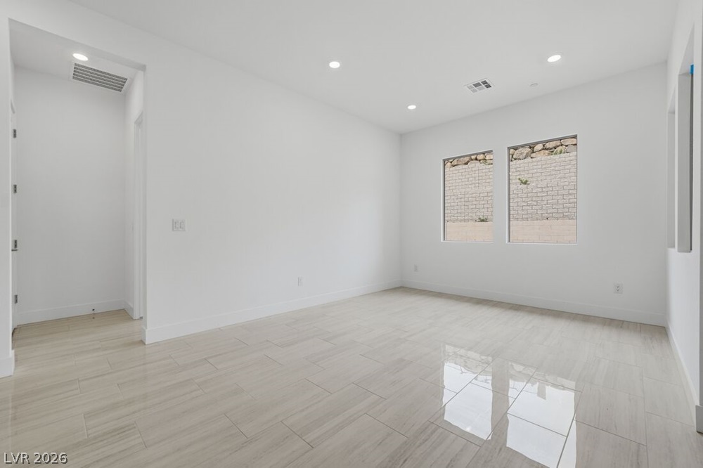 372 Tigullio Avenue Property Photo 10