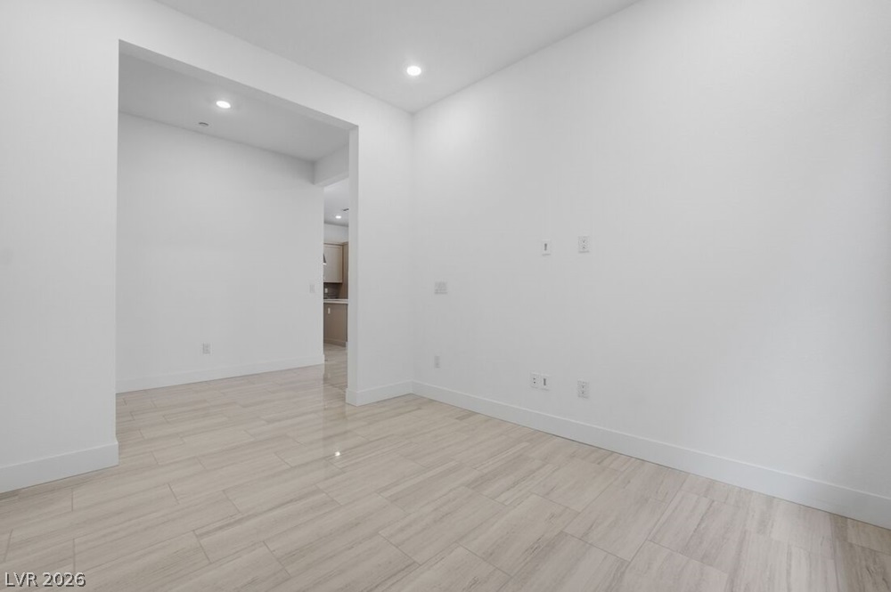 372 Tigullio Avenue Property Photo 15