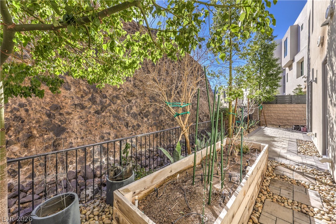 422 Tranquil Peak Court Property Photo 74