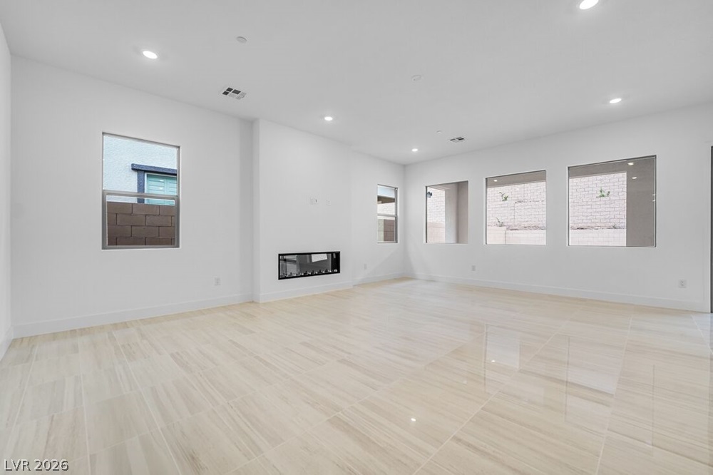366 Tigullio Avenue Property Photo 3