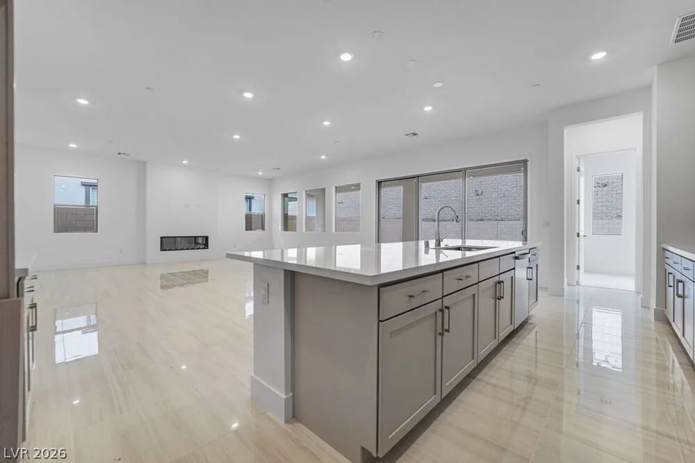 366 Tigullio Avenue Property Photo 6