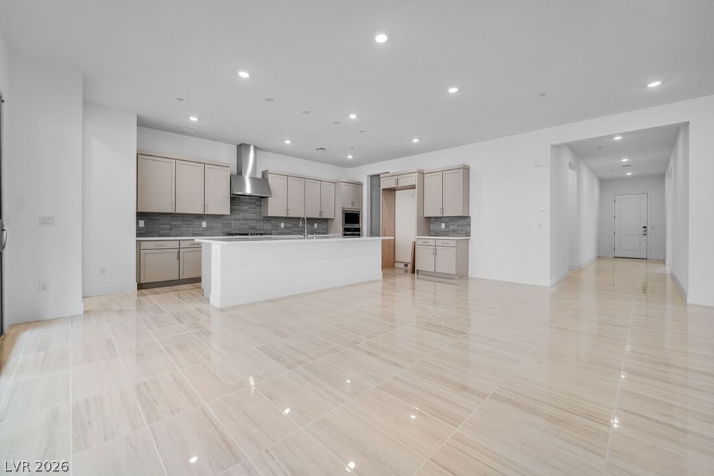 366 Tigullio Avenue Property Photo 8