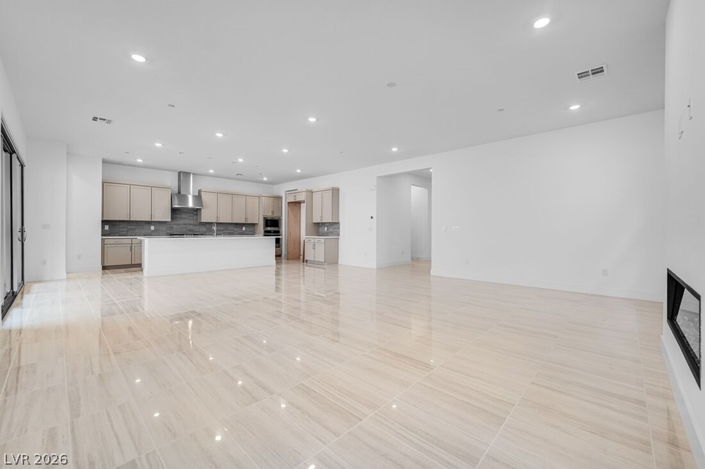 366 Tigullio Avenue Property Photo 9