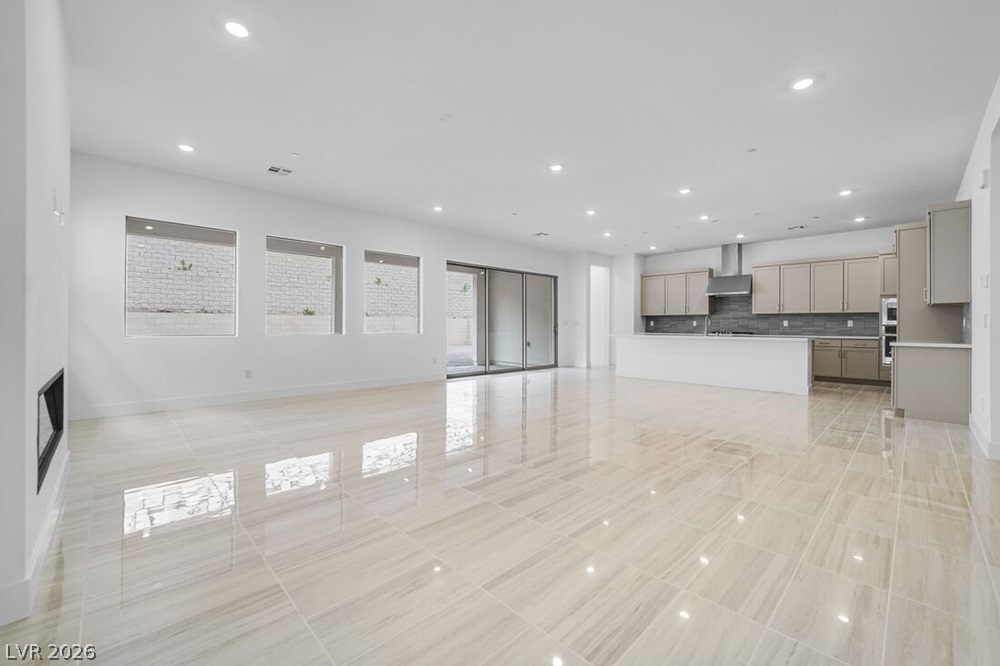 366 Tigullio Avenue Property Photo 10