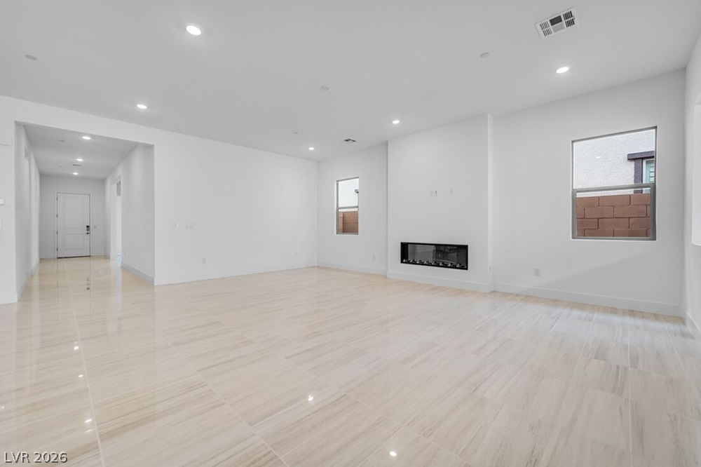 366 Tigullio Avenue Property Photo 11
