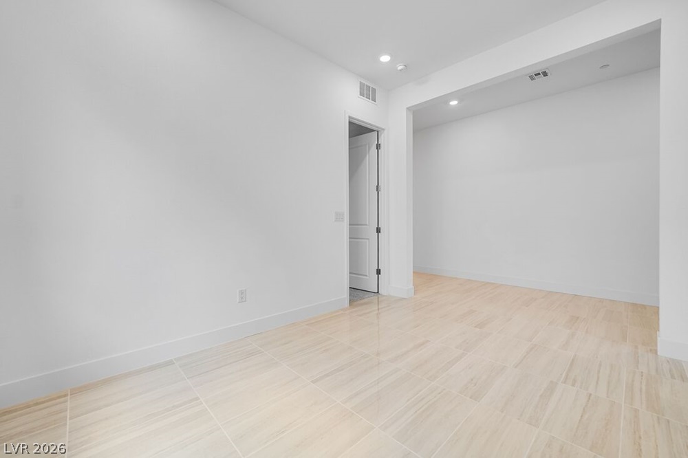 366 Tigullio Avenue Property Photo 13