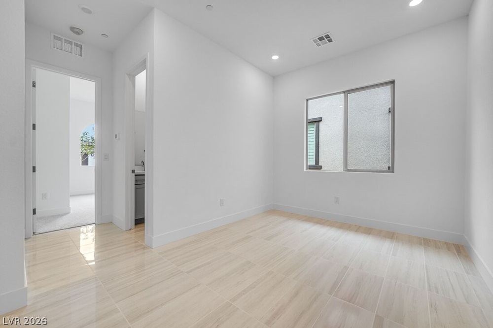 366 Tigullio Avenue Property Photo 14