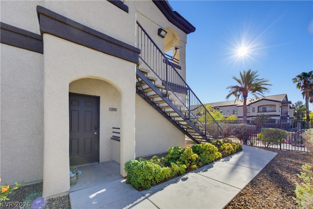 2291 West Horizon Ridge Parkway 13176 Property Photo 9
