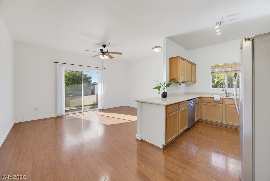 2291 West Horizon Ridge Parkway 13176 Property Photo 20