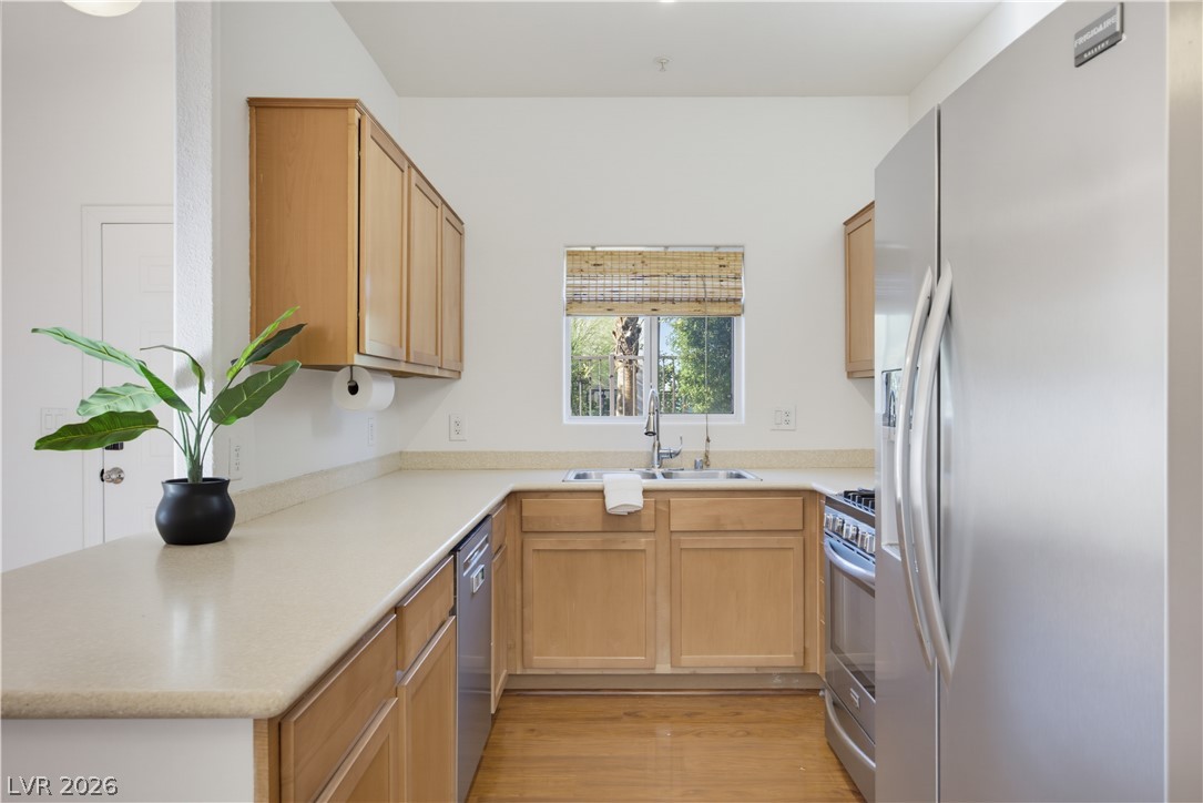 2291 West Horizon Ridge Parkway 13176 Property Photo 21