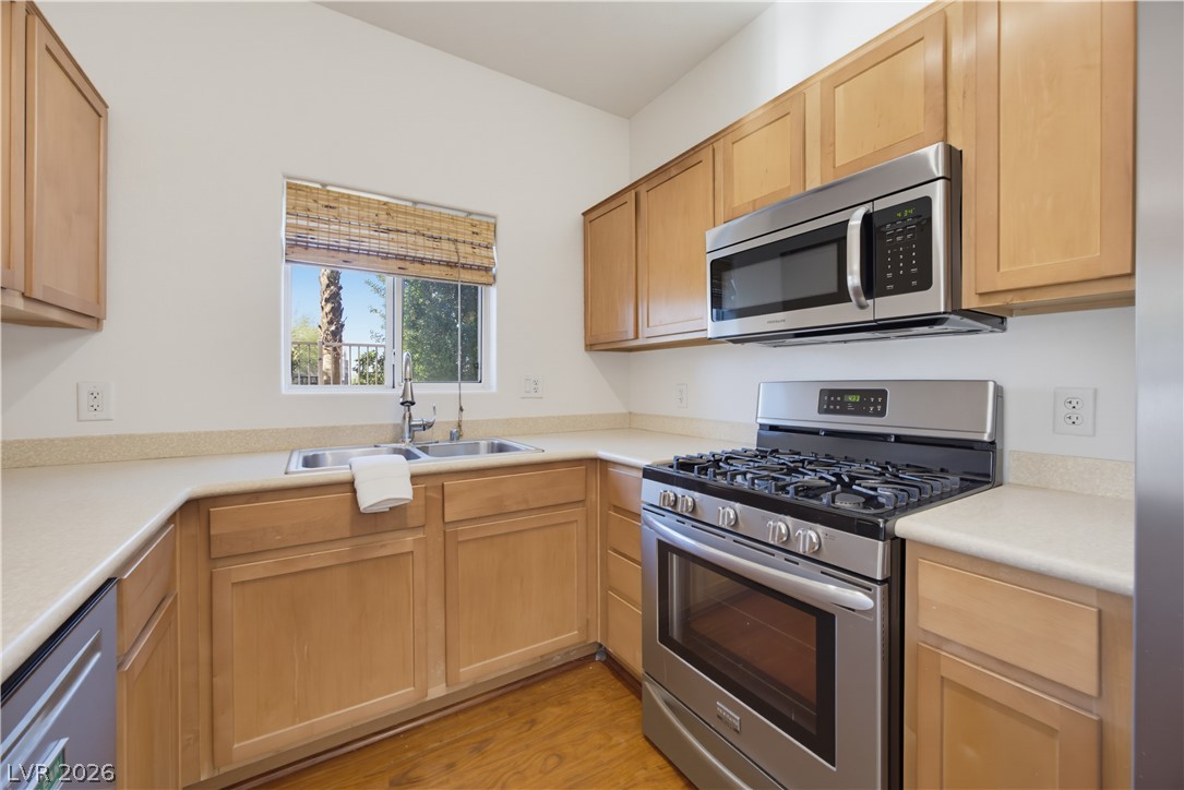 2291 West Horizon Ridge Parkway 13176 Property Photo 23