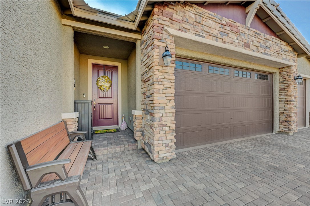 1332 Cattail Falls Street Property Photo 3