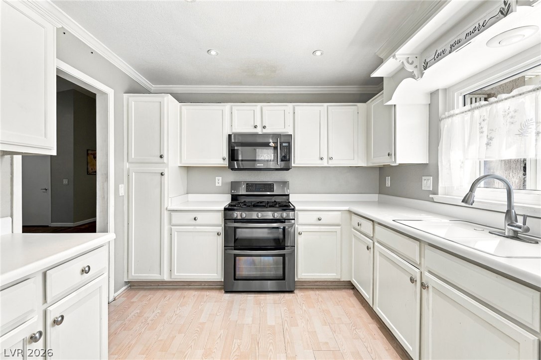 8729 Villa Ridge Drive Property Photo 12