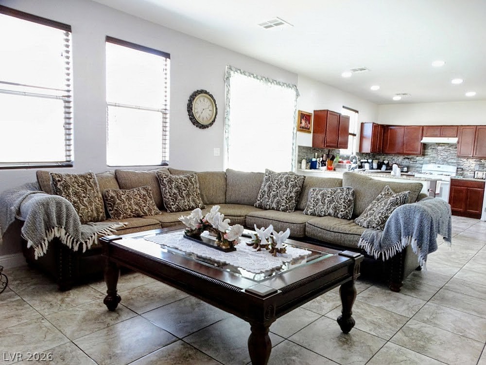 2818560 Property Photo 3