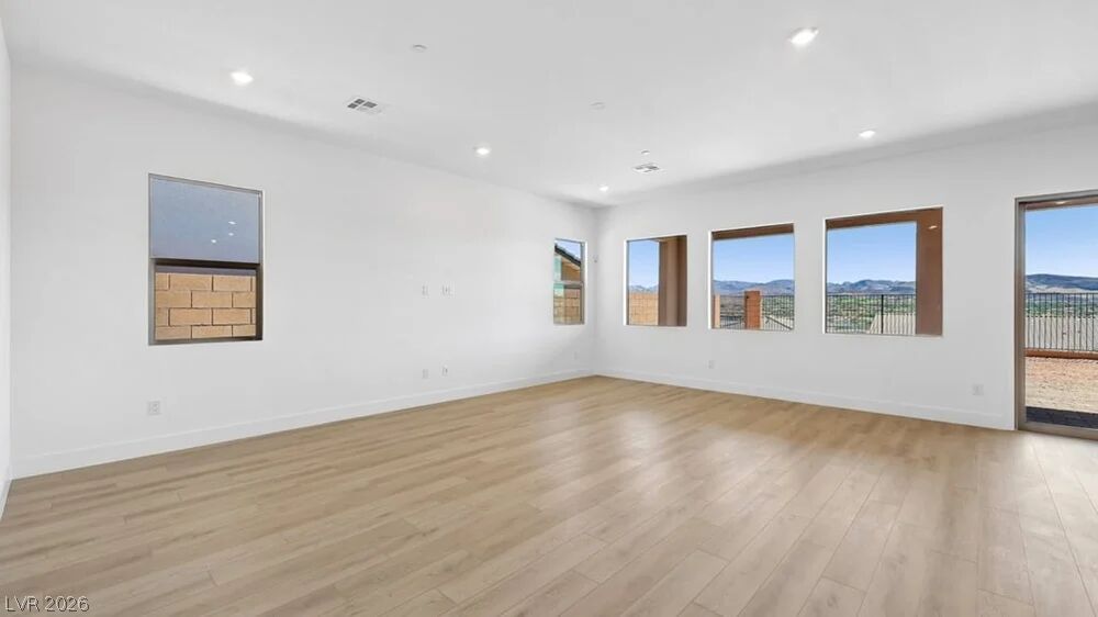 379 Tigullio Avenue Property Photo 3
