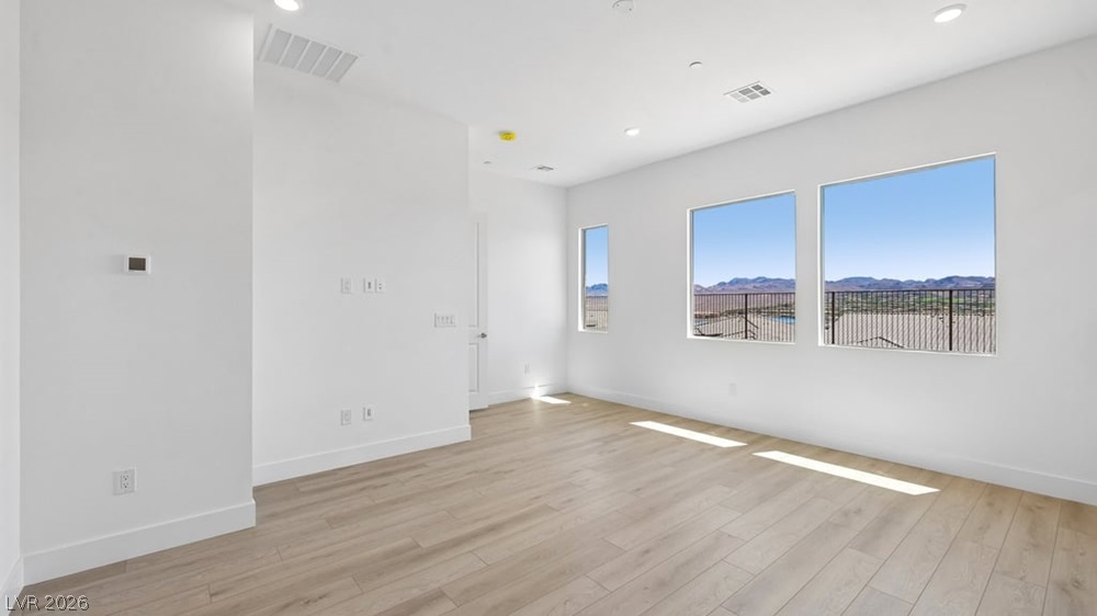 379 Tigullio Avenue Property Photo 4