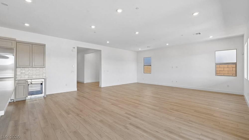 379 Tigullio Avenue Property Photo 13