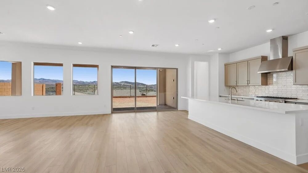 379 Tigullio Avenue Property Photo 14