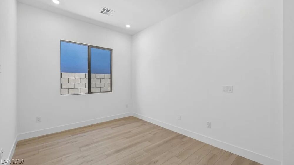 379 Tigullio Avenue Property Photo 32