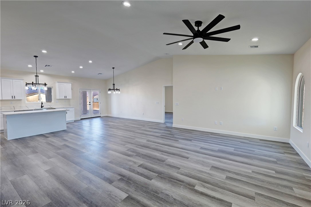 2111 West Carnation Way Property Photo 11