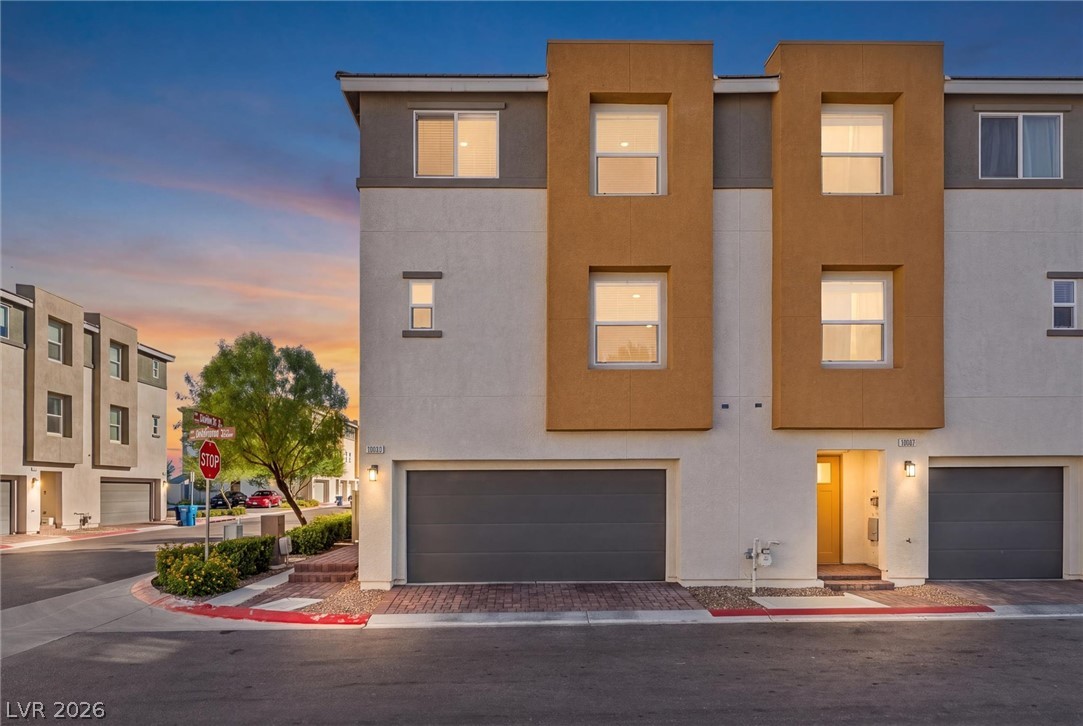 10059 Dazzling Sunrays Avenue Property Photo 4