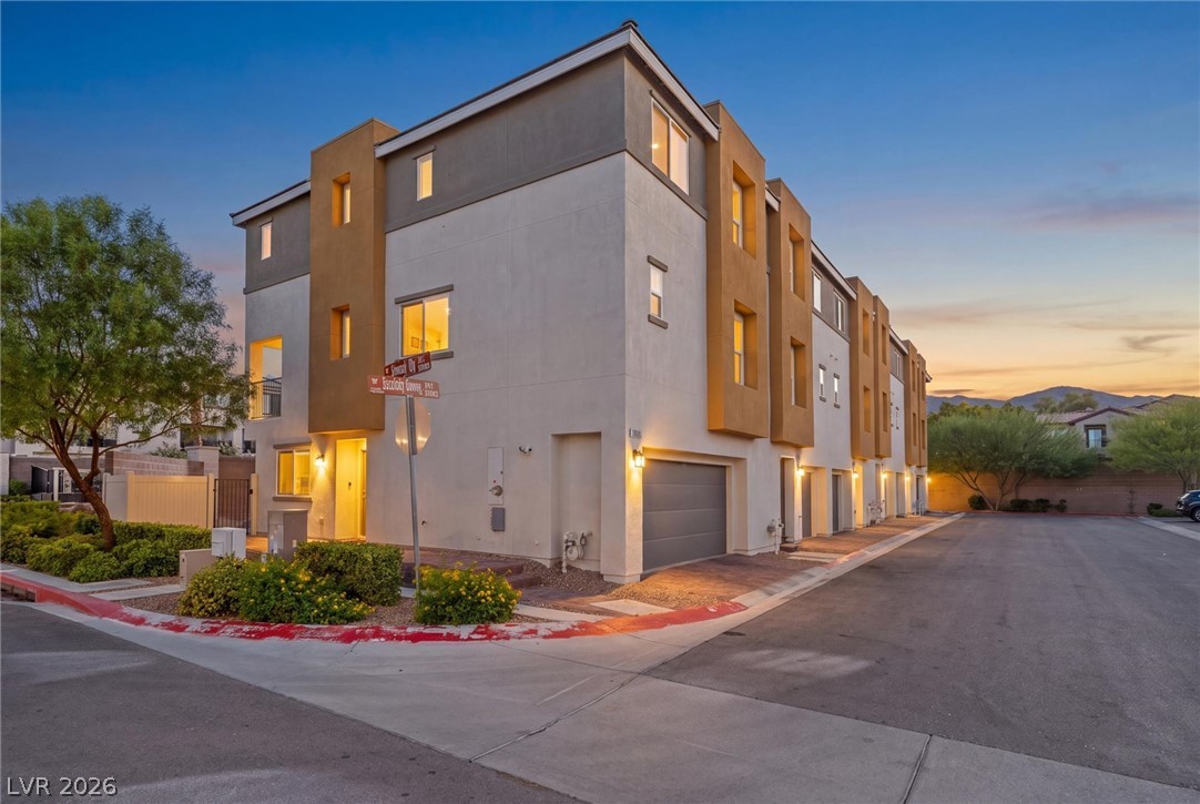 10059 Dazzling Sunrays Avenue Property Photo 6