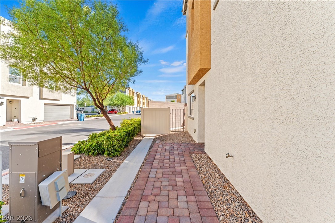 10059 Dazzling Sunrays Avenue Property Photo 7