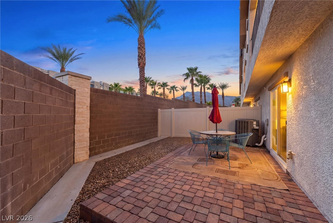 10059 Dazzling Sunrays Avenue Property Photo 13