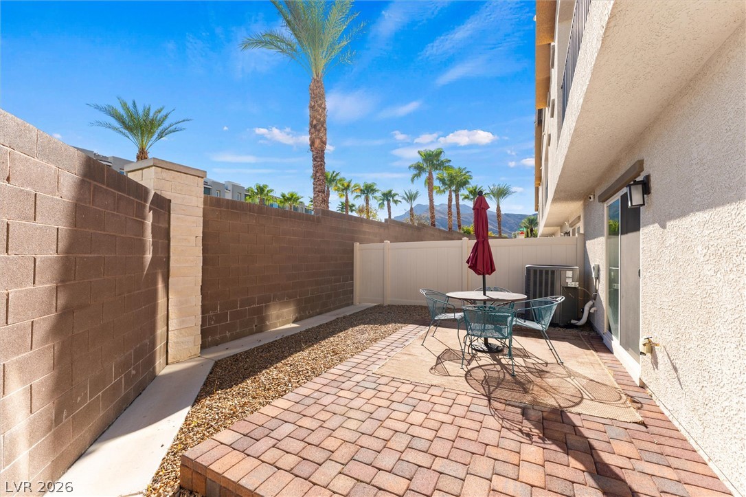 10059 Dazzling Sunrays Avenue Property Photo 14
