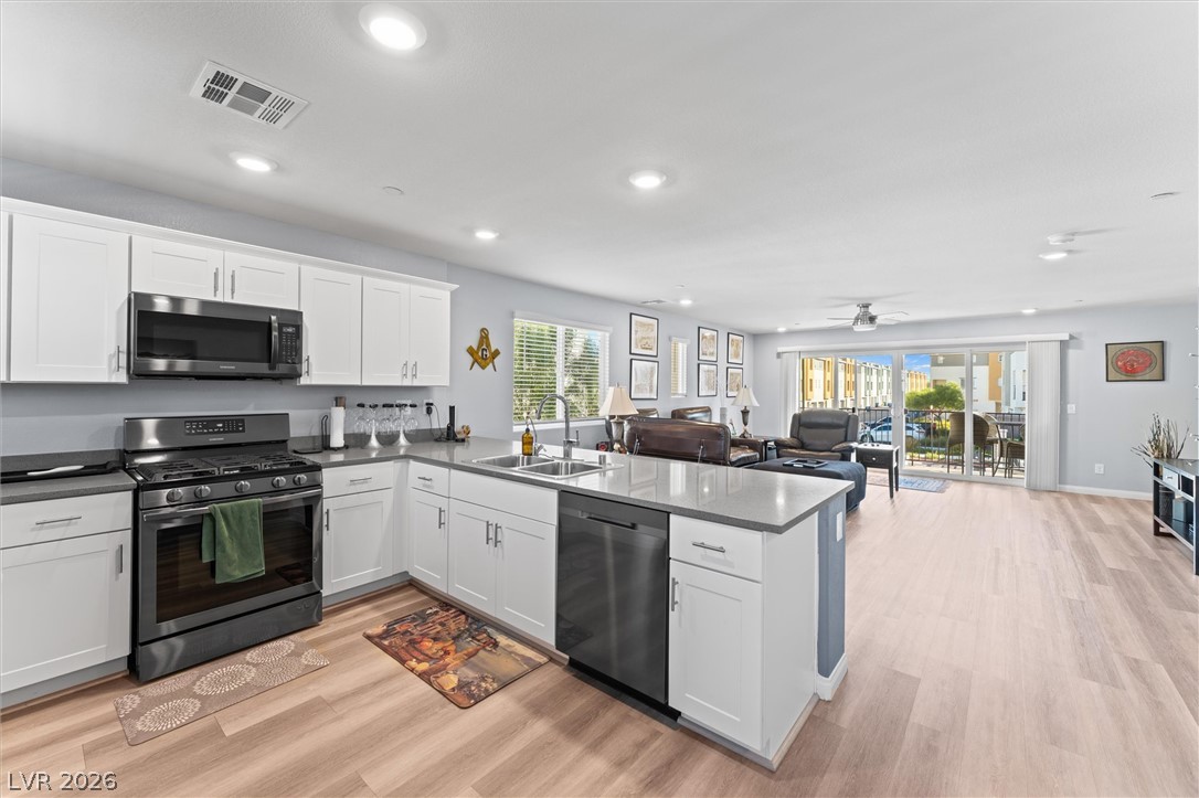 10059 Dazzling Sunrays Avenue Property Photo 18