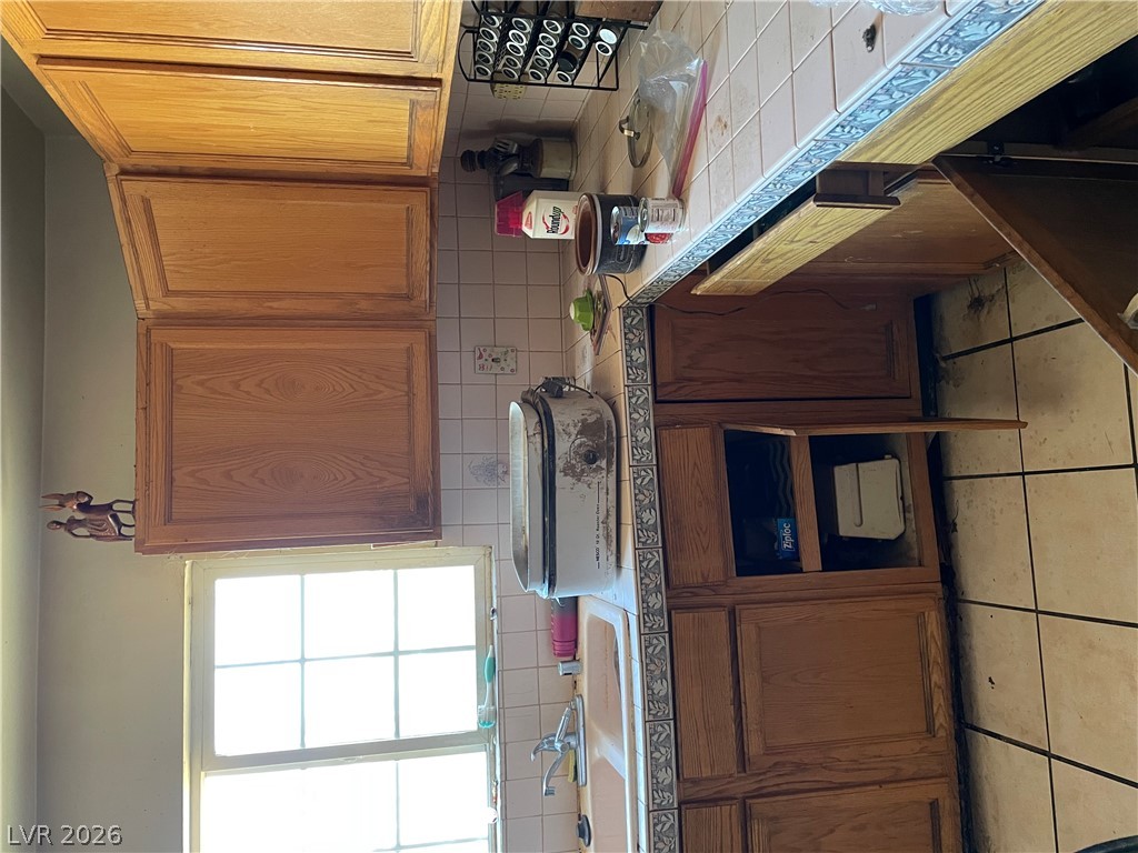 3116 Kings Way Property Photo 13