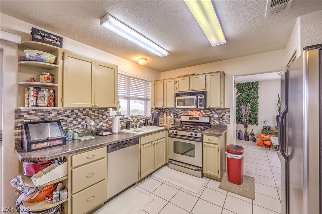5712 Emperor Way Property Photo 11