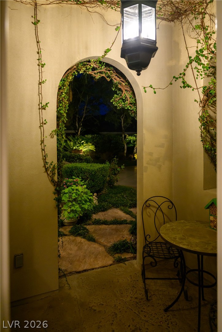 9512 Tournament Canyon Drive Property Photo 6