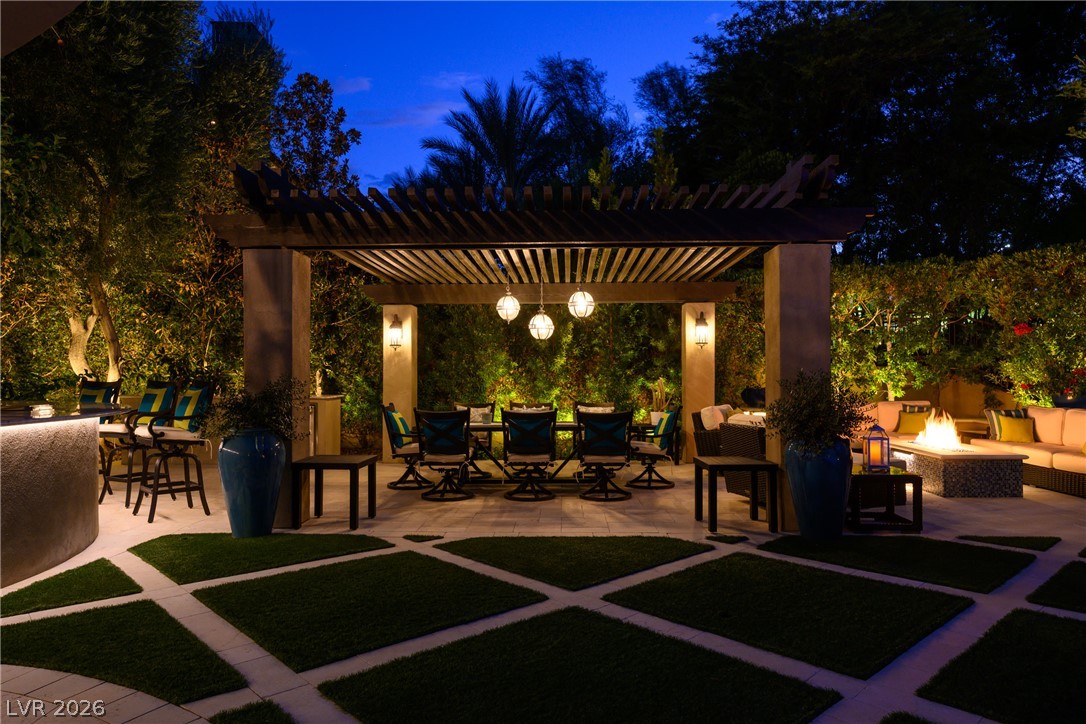 9512 Tournament Canyon Drive Property Photo 12