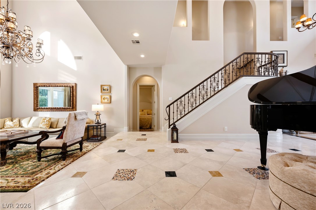 9512 Tournament Canyon Drive Property Photo 14