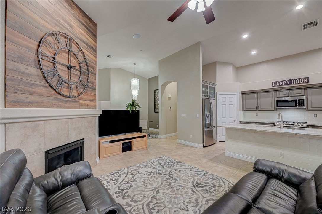 2115 Handel Avenue Property Photo 22