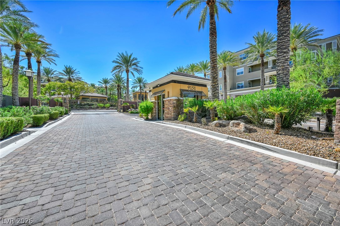 9125 Las Manaitas Avenue 302 Property Photo 14
