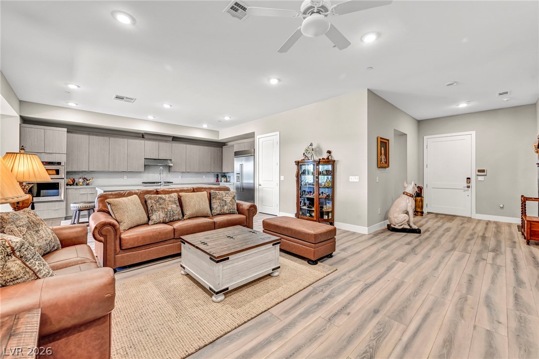 9125 Las Manaitas Avenue 302 Property Photo 19