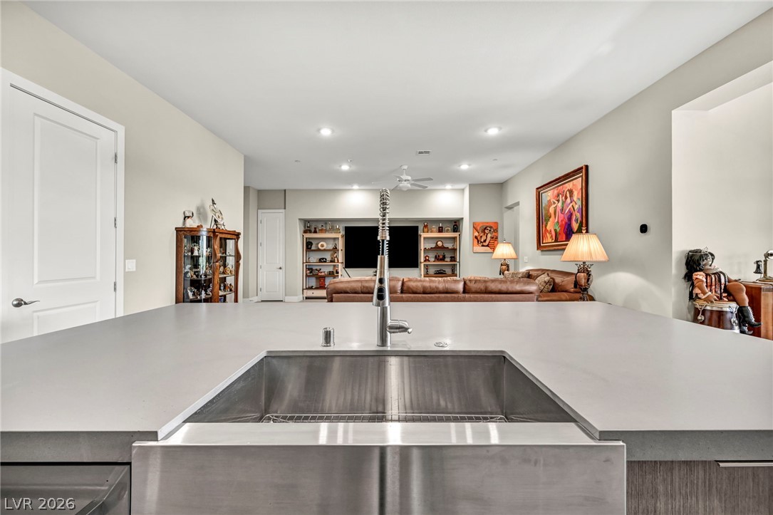 9125 Las Manaitas Avenue 302 Property Photo 28