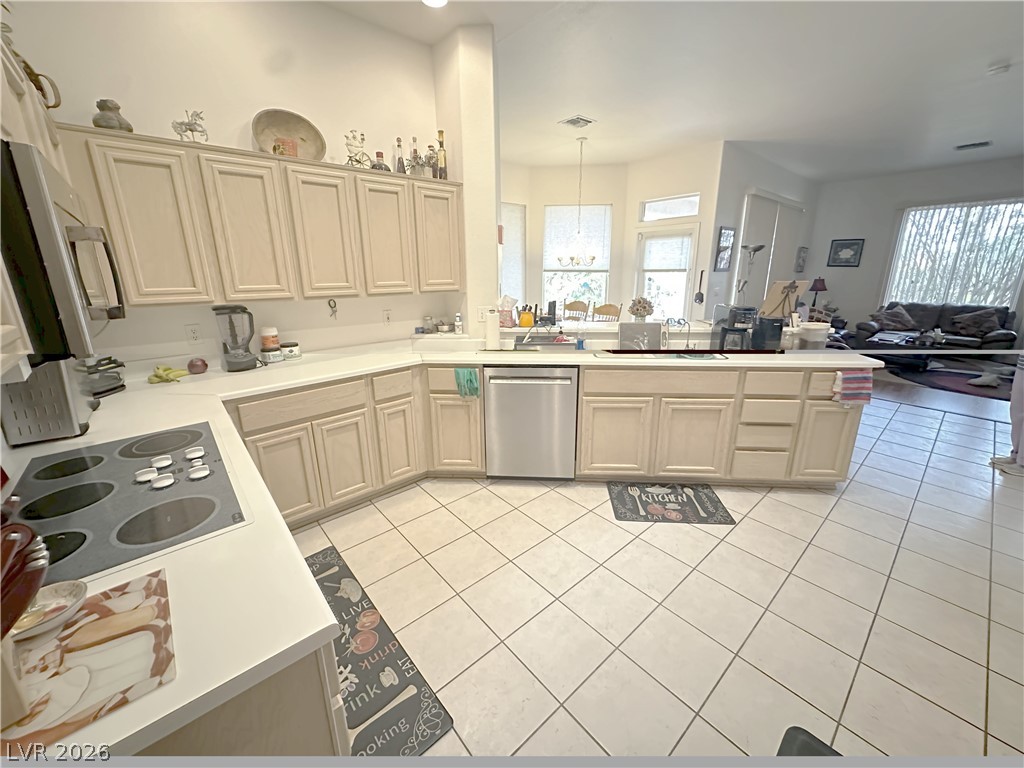 2936 Hawksdale Drive Property Photo 4