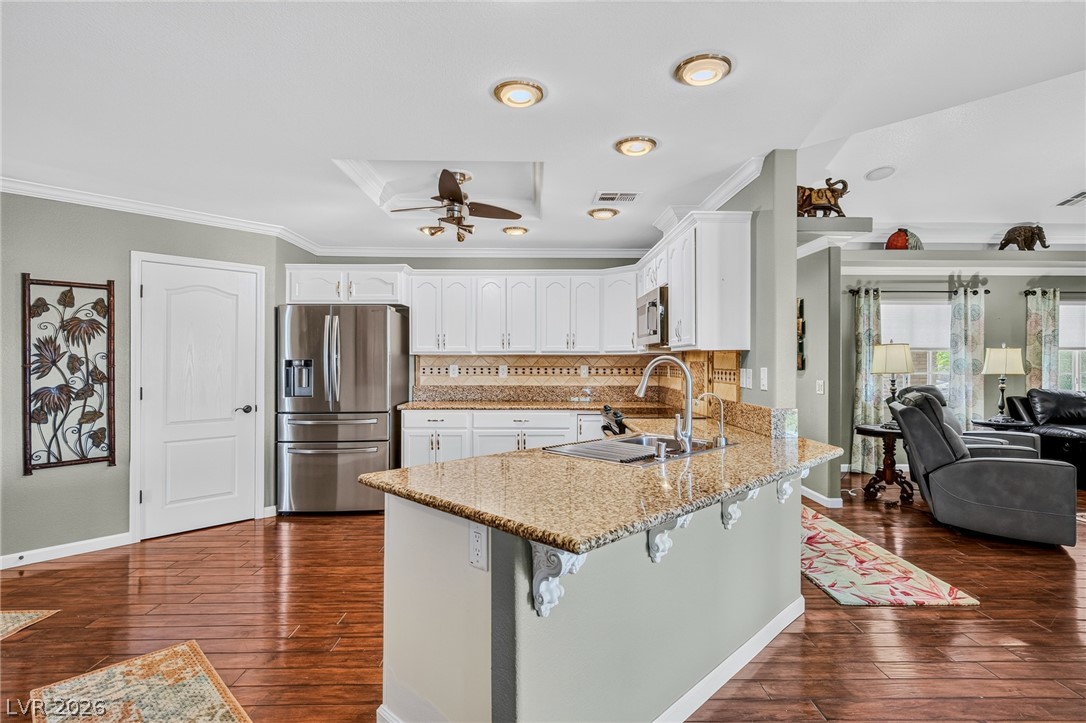 4700 Honey Locust Drive Property Photo 14