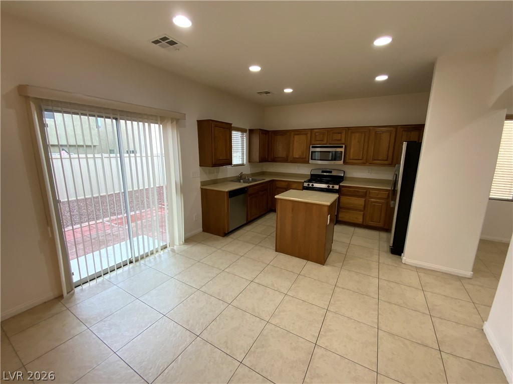 8439 Sequoia Grove Property Photo 4