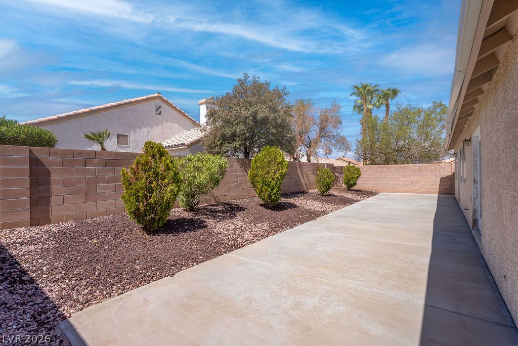 681 Quiet Stream Court Property Photo 40